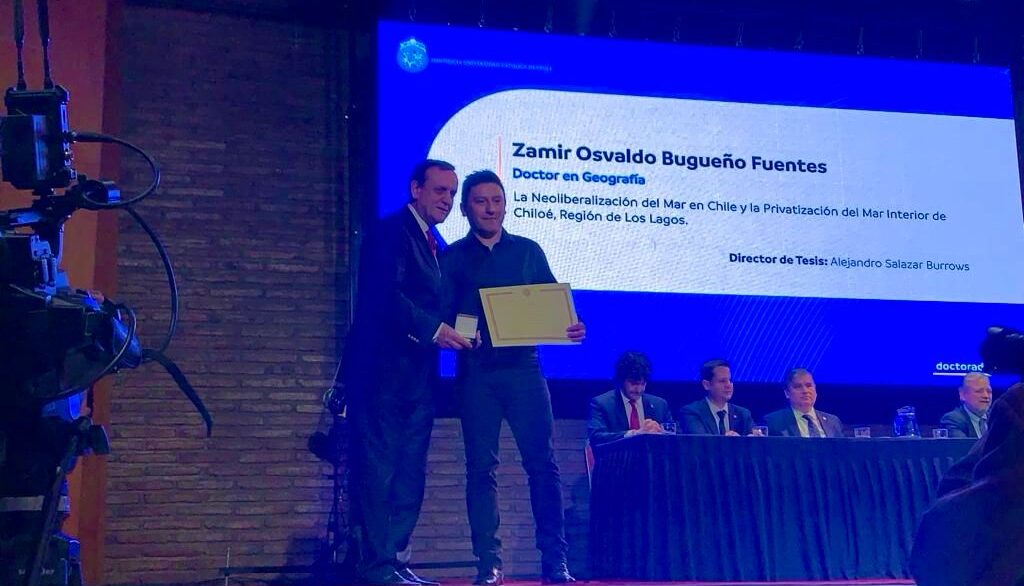 Académico Dr. Zamir Bugueño recibiendo su grado en la Pontificia Universidad Católica de Chile.